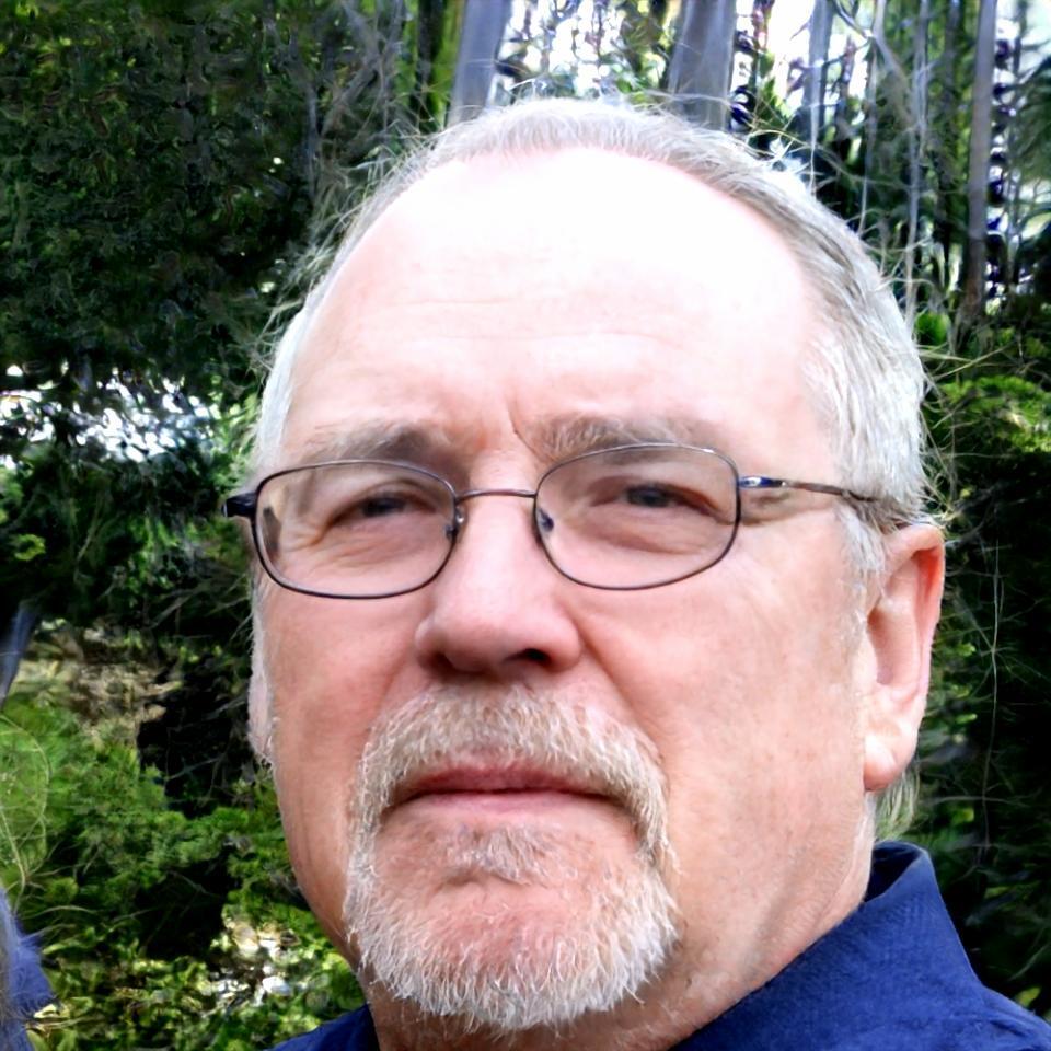 Marcus Kensington - Senior Financial Educator